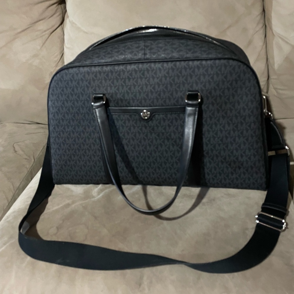 Michael Kors Black Travel Bag Sleek Minimalist Design